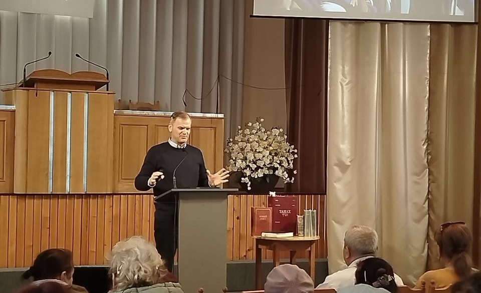 Слово, що змінює, і турбота, що надихає: як пройшла зустріч у Чернівцях